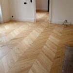 photographie-apres-travaux-du-parquet-en-bois-massif-et-de-l-entourage-de-la-cheminee-de-la-rue-jean-jaures