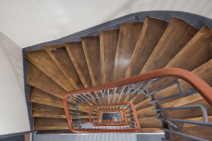 restauration-des-parties-communes-de-l-immeuble-du-73-rue-riquet-a-paris-par-qeramo