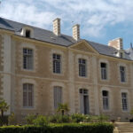 photo_de_la_facade_du_corps_central_est_restauree__au_chateau_de_rochefort_a_la_haye_fouassiere_restauree_par_mollat_verdant